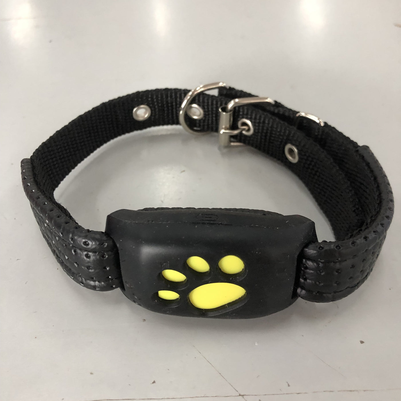 GPS Pet Tracker - Universal Location Device for Dogs & Cats